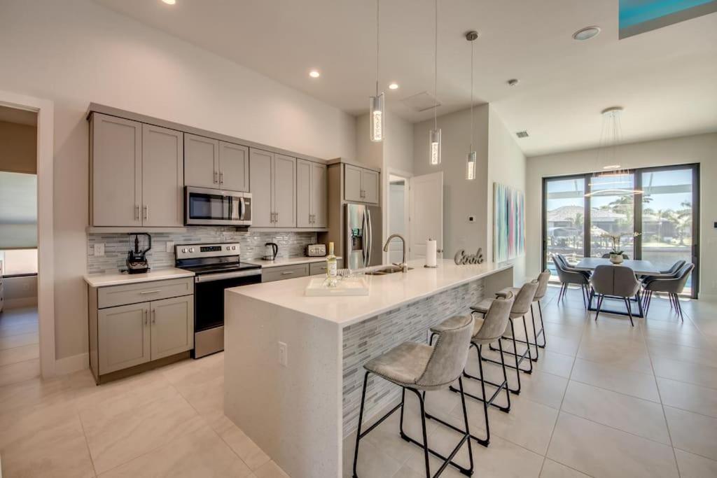 Villa Sensation By Coralvilla - New,Modern With Pool Cape Coral Exterior photo
